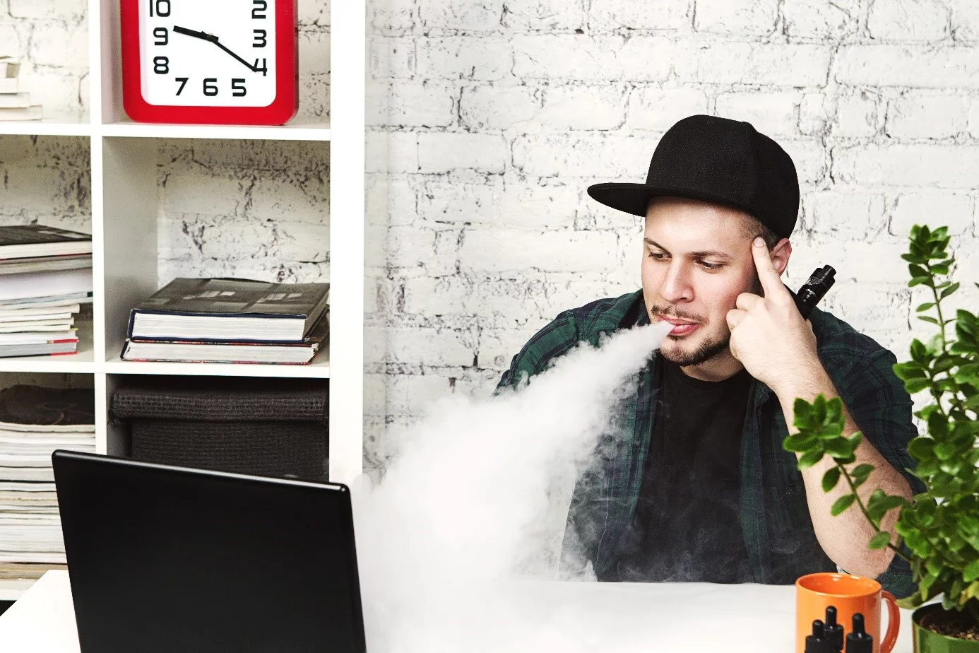 E-Zigarette am Arbeitsplatz: Dampfen im Job | happy liquid